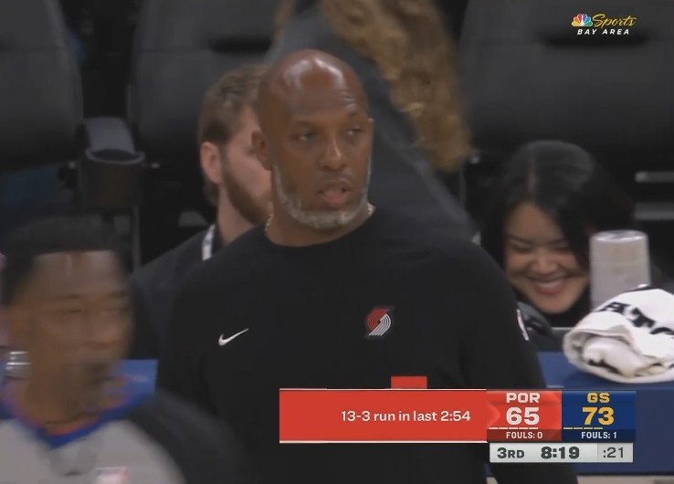 经典的勇士领先被追分!开拓者3分钟内轰出13-3将分差缩小到8分