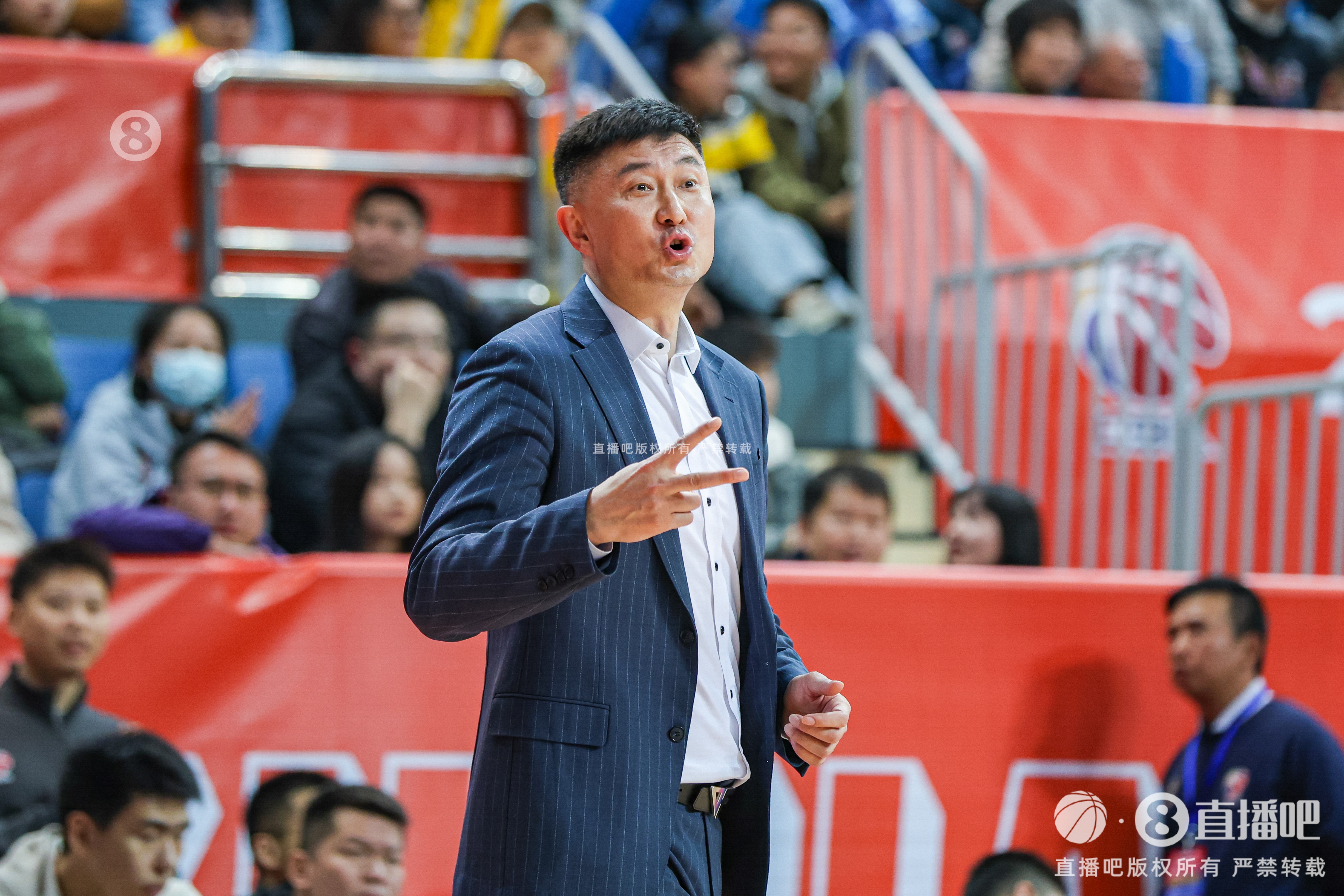 杜锋:今天我们篮板输的太多 所以比赛一直打得比较胶着