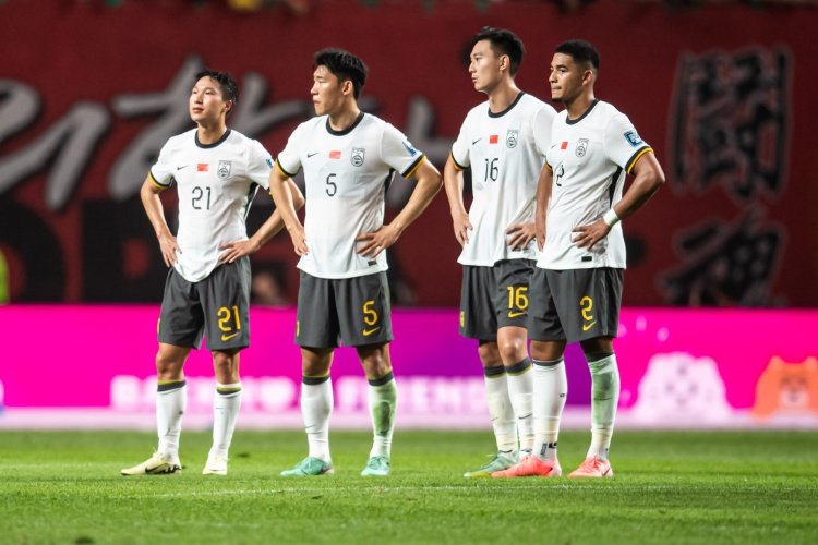 东体:国足防线基本推倒重来,战澳大利亚要承受的压力不难想象
